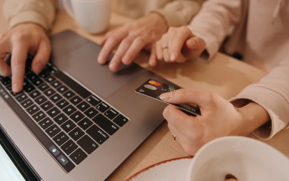 Poplatky za psa i odpady nově uhradíte online. Kraj spustil platební portál