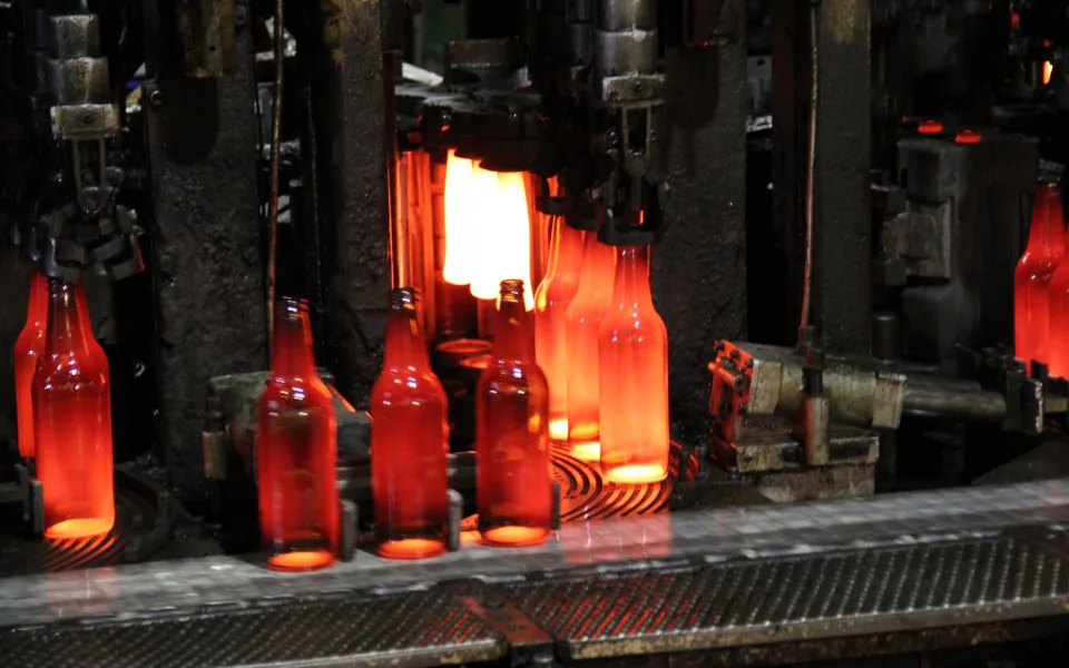 Lahve, knihy nebo ohňostroje. Třídění dává odpadu další šanci a šetří planetu