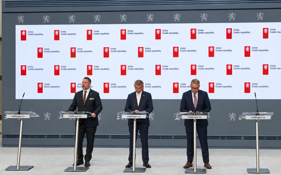 Na Šumavě unikají do půdy toxické látky, uvedl ministr Červený