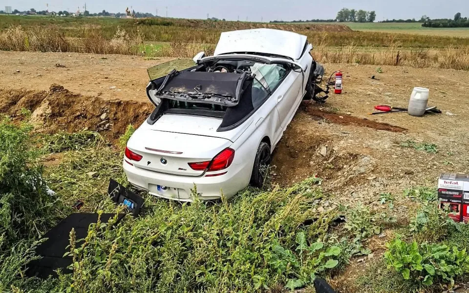 Vážná nehoda u Přerova. BMW vyjelo ze silnice, zasahoval vrtulník