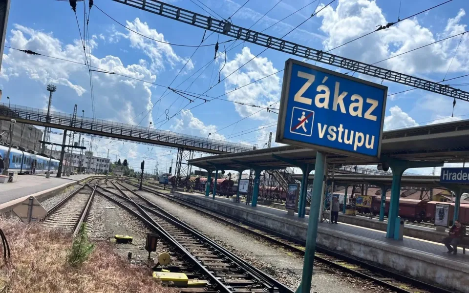 Čtyři tratě zítra čekají výluky. Z Hradce místo vlaků vyjedou autobusy