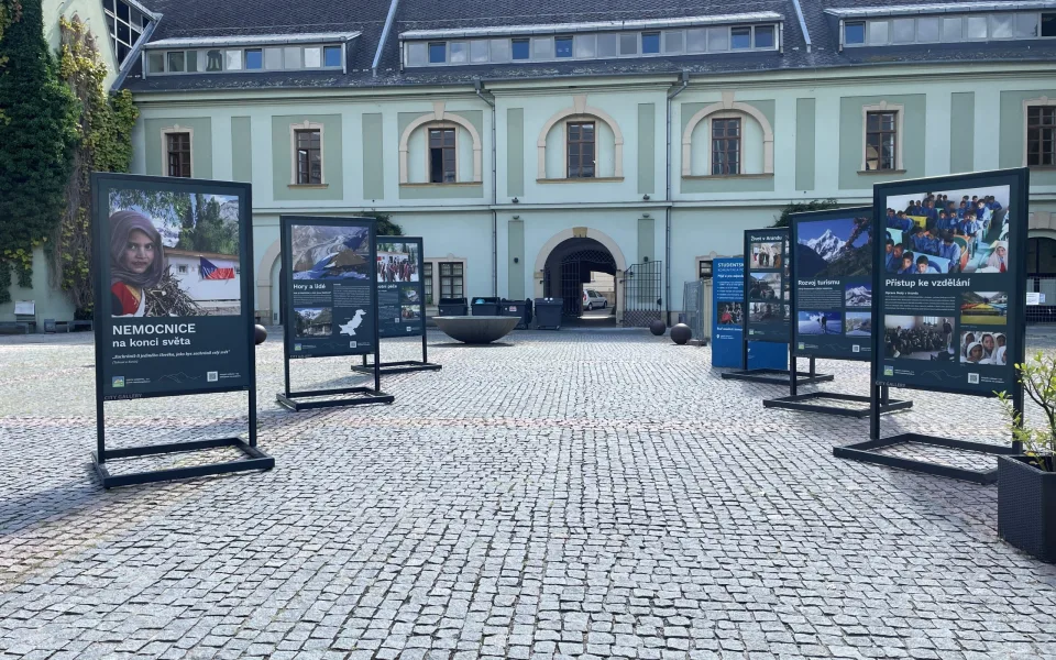 V Olomouci vystavují příběh české nemocnice v pákistánských horách